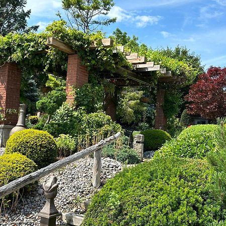 The Wind In The Willows - Luxury Lakefront Oasis Cobourg Exterior foto