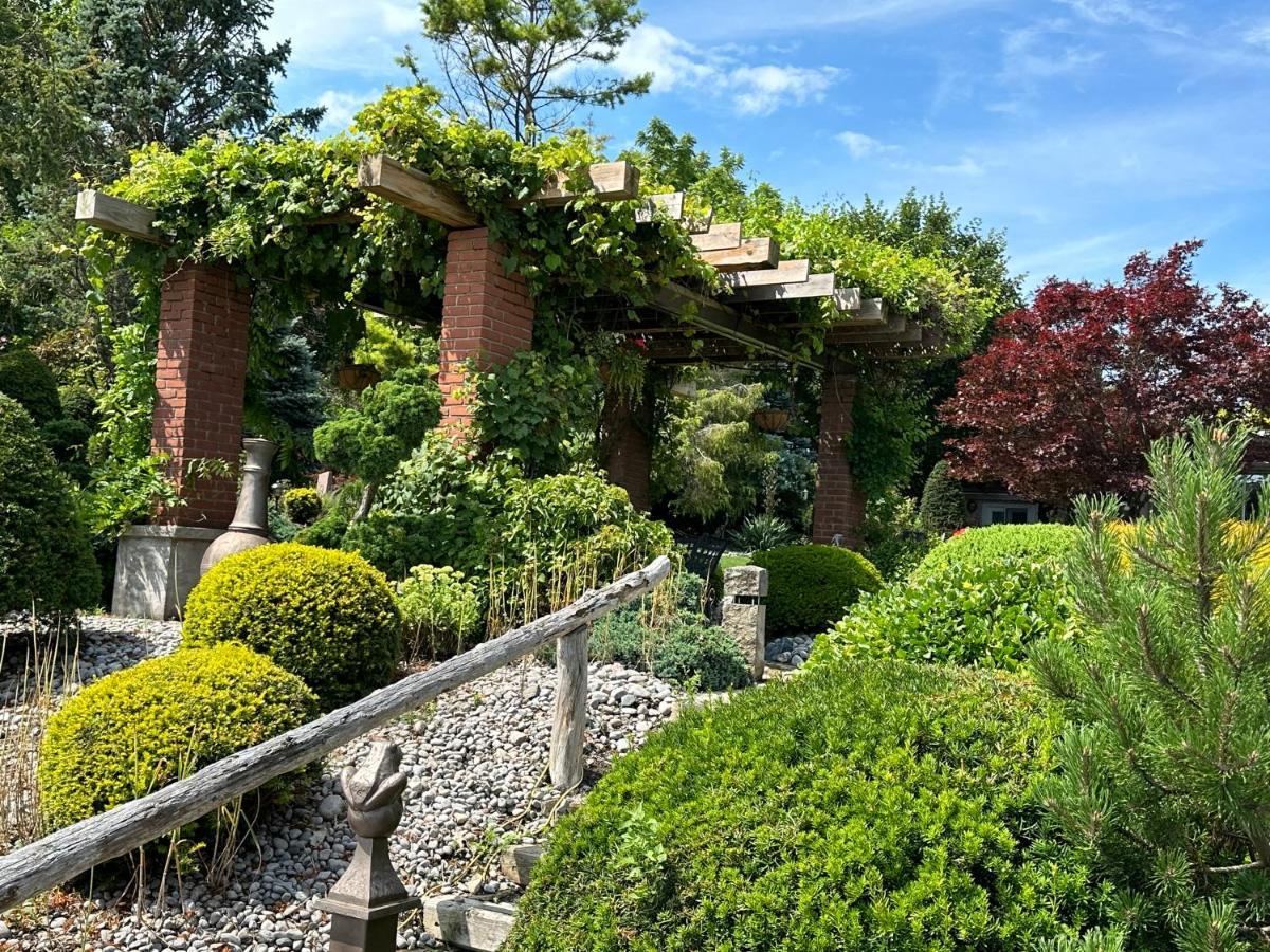 The Wind In The Willows - Luxury Lakefront Oasis Cobourg Exterior foto